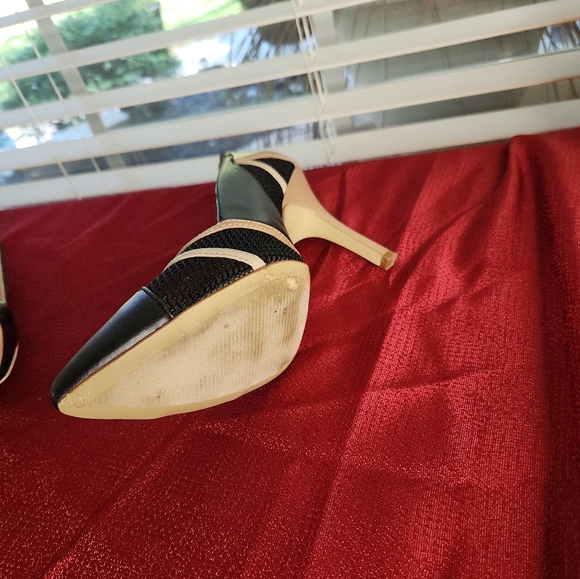 Nine West Black and Tan Heels  Size 8 - Picture 9 of 9